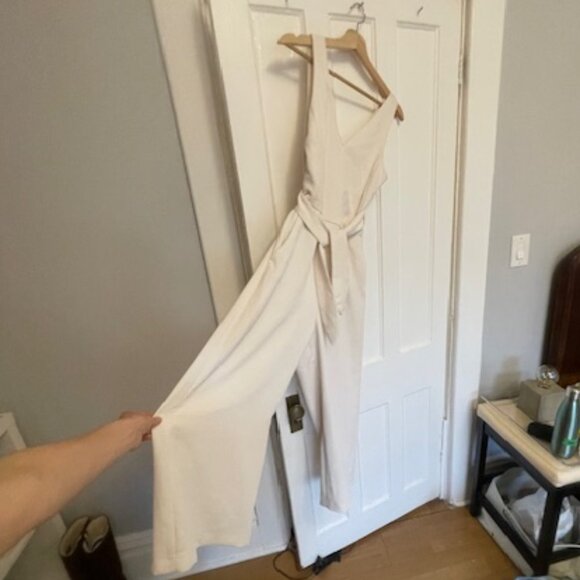Wilfred Encoulement White Jumpsuit/Romper from Aritzia, size 6 - Picture 11 of 16